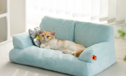 Winter Cat and Dog Bed with Washable Design