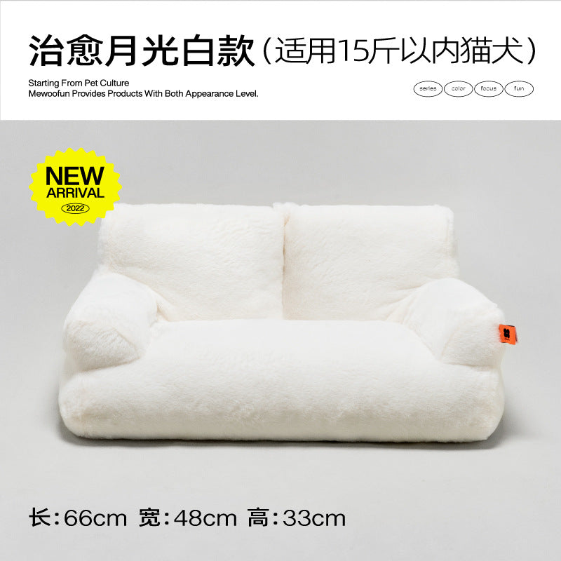 Winter Cat and Dog Bed with Washable Design